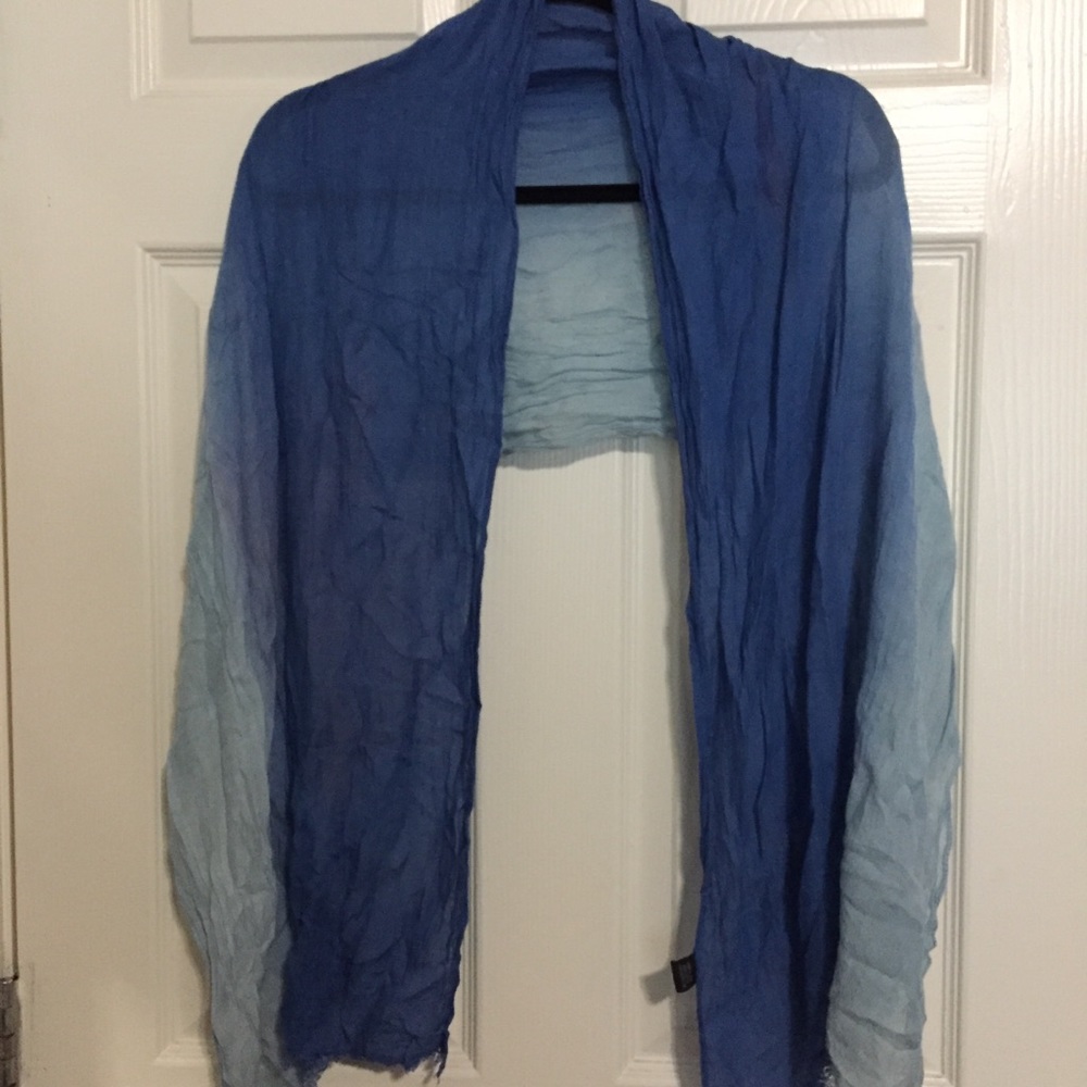 🦋 Scarf in good condition ombré blue